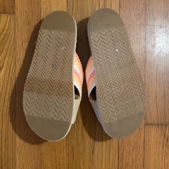 EUC Toms pink/orange sandals. Size 7 - Picture 4 of 4
